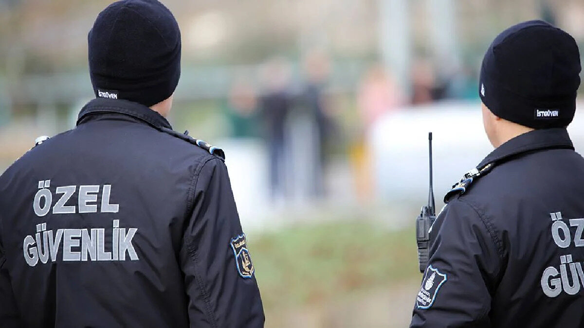 Resmi Gazete'nin bugünkü yayımlanan sayısında yer alan Sağlık Bakanlığının ilanına göre, Bakanlığın merkez ve taşra teşkilatında istihdam edilmek üzere 15 bin 342 sözleşmeli personel, Kamu Personel Seçme Sınavı (KPSS) sonucuna göre ÖSYM tarafından yapılacak merkezi yerleştirmeyle alınacak.