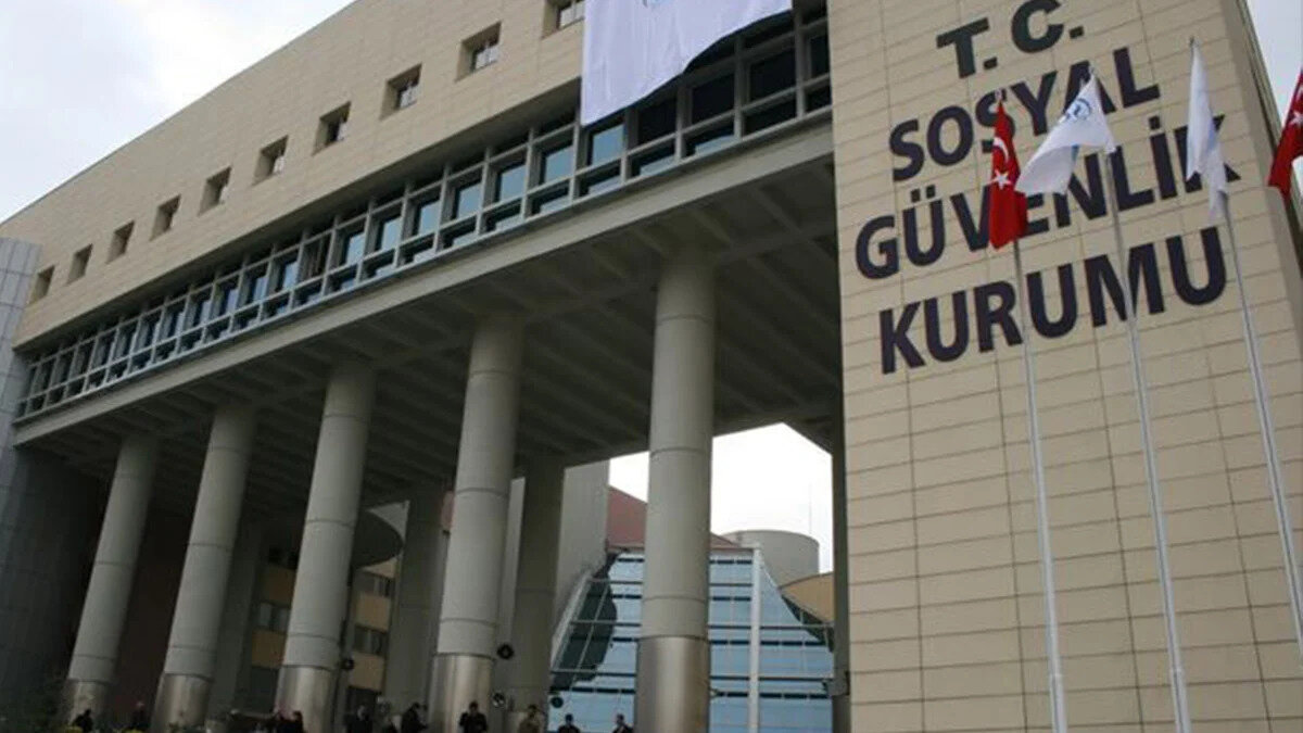 Yıpranma payında kısıtlamaya gidilecek<br><br>Milliyet gazetesinin haberine göre, bu kapsamda SGK, erken emeklilik imkanı veren yıpranma payı için kısıtlamaya gidecek.