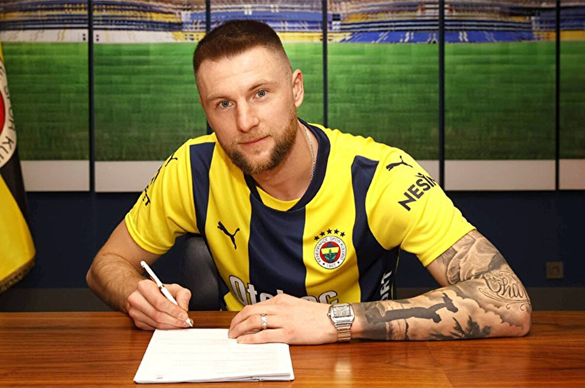 Öte yandan Milan Skriniar'ın yıllık 8 milyon euroluk maaşının bu transferin önündeki en büyük engel olduğunun altı çizildi.<br>