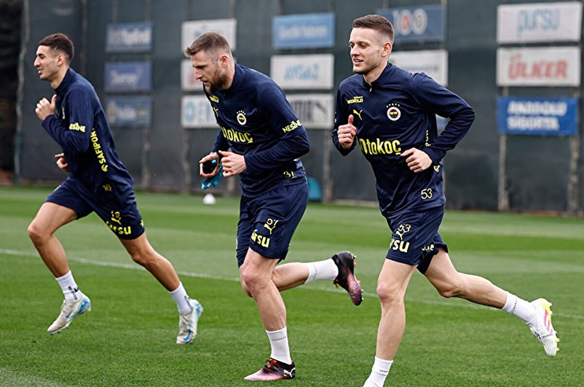 Fenerbahçe’nin öncelikle ara transfer döneminde kiralanan Milan Skriniar’ın bonservisini Paris Saint Germain’den almak için Fransız kulübüyle masaya oturacağı bildirildi.<br>