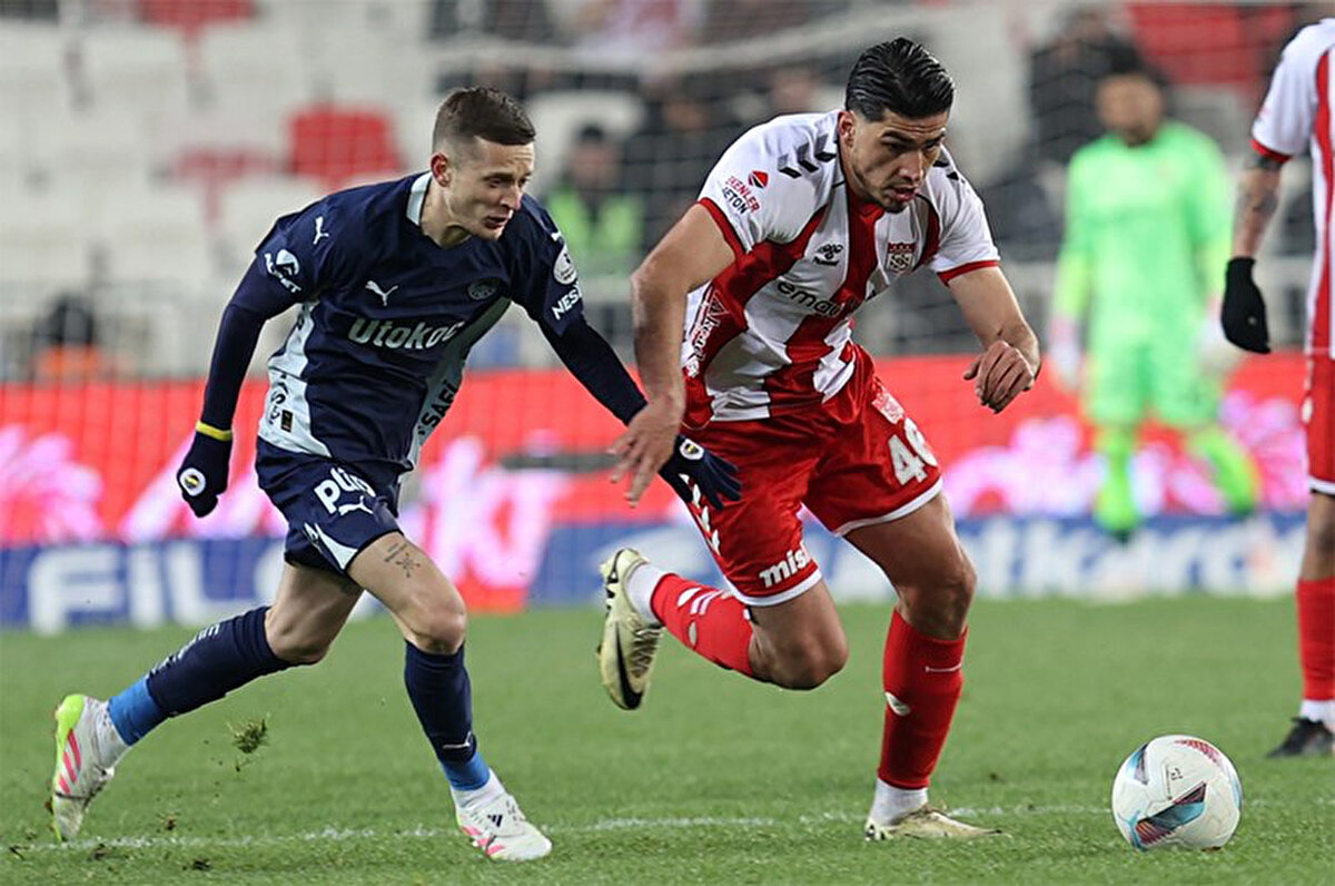 Taraftarımız bizim 12. adamımız. Onların desteği ve coşkusu bize yansıyor. Bize inanıyorlar, biz de onlara. Kenetlenmiş durumdayız. Onların varlığı bize güç veriyor. Bizi hiç yalnız bırakmadılar. Bu bizim için motivasyon kaynağı.<br>