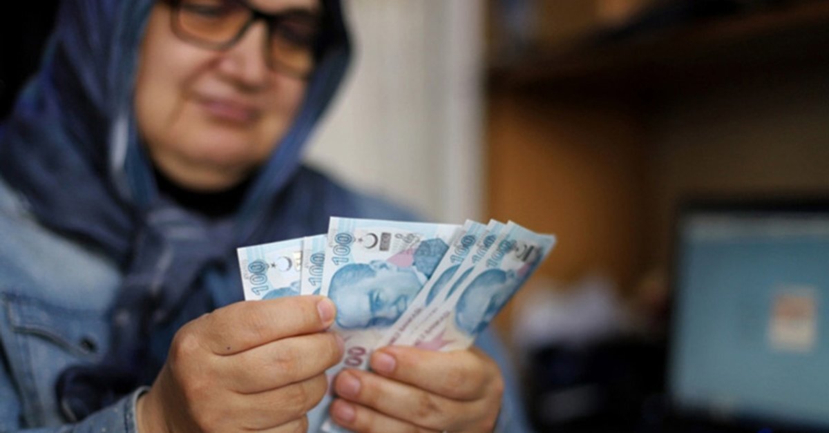 "Yılın ilk 6 ayına ilişkin enflasyonun da ikinci altı aya göre biraz daha yüksek olacağı beklenmektedir. Önceki yıllardaki enflasyon verilerini incelediğimizde ilk altı ayın enflasyonunun son altı aya göre yüksek çıkıp sonrasında ise düşüşe geçtiğini gözlemleyebiliriz. Enflasyonla mücadelede sıkı para politikasının da etkisiyle birlikte yıllar itibarıyla hedeflenen enflasyon verilerine ulaşılabileceği kanaatindeyim."