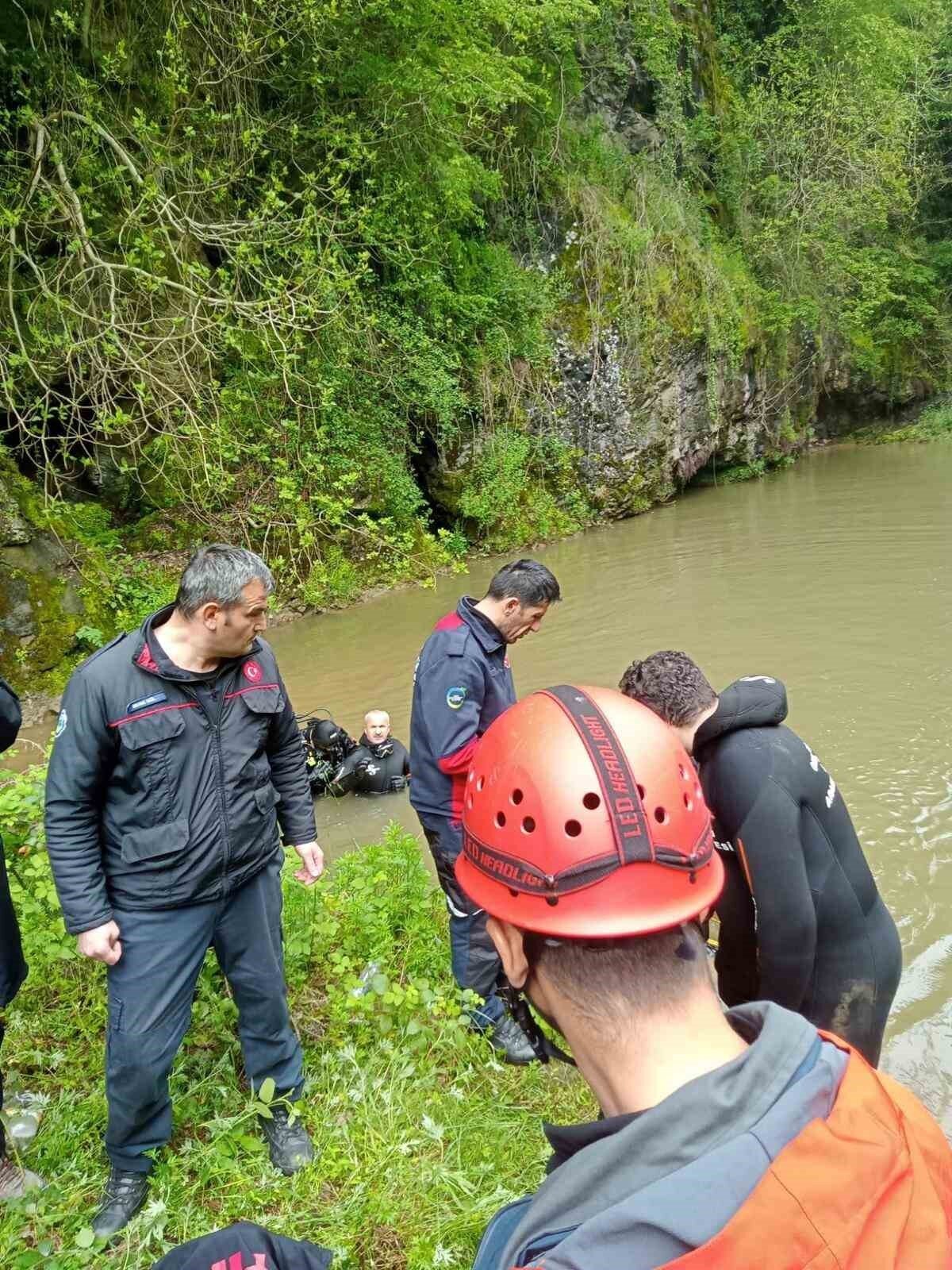 Aramaların 3. gününde itfaiye, jandarma, AFAD, itfaiye, polis, itfaiye su dalgıç ve sağlık ekipleri, arama köpekleri ve dron destekli çalışmalarda, Gizem Sinanoğlu’nun (25) cansız bedeni ilk kayboldukları noktadan 500 metrede aşağıda Ordu Büyükşehir Belediyesi İtfaiyesi Su Altı Arama Kurtarma ekiplerince 5 metre derinlikte bulundu.
