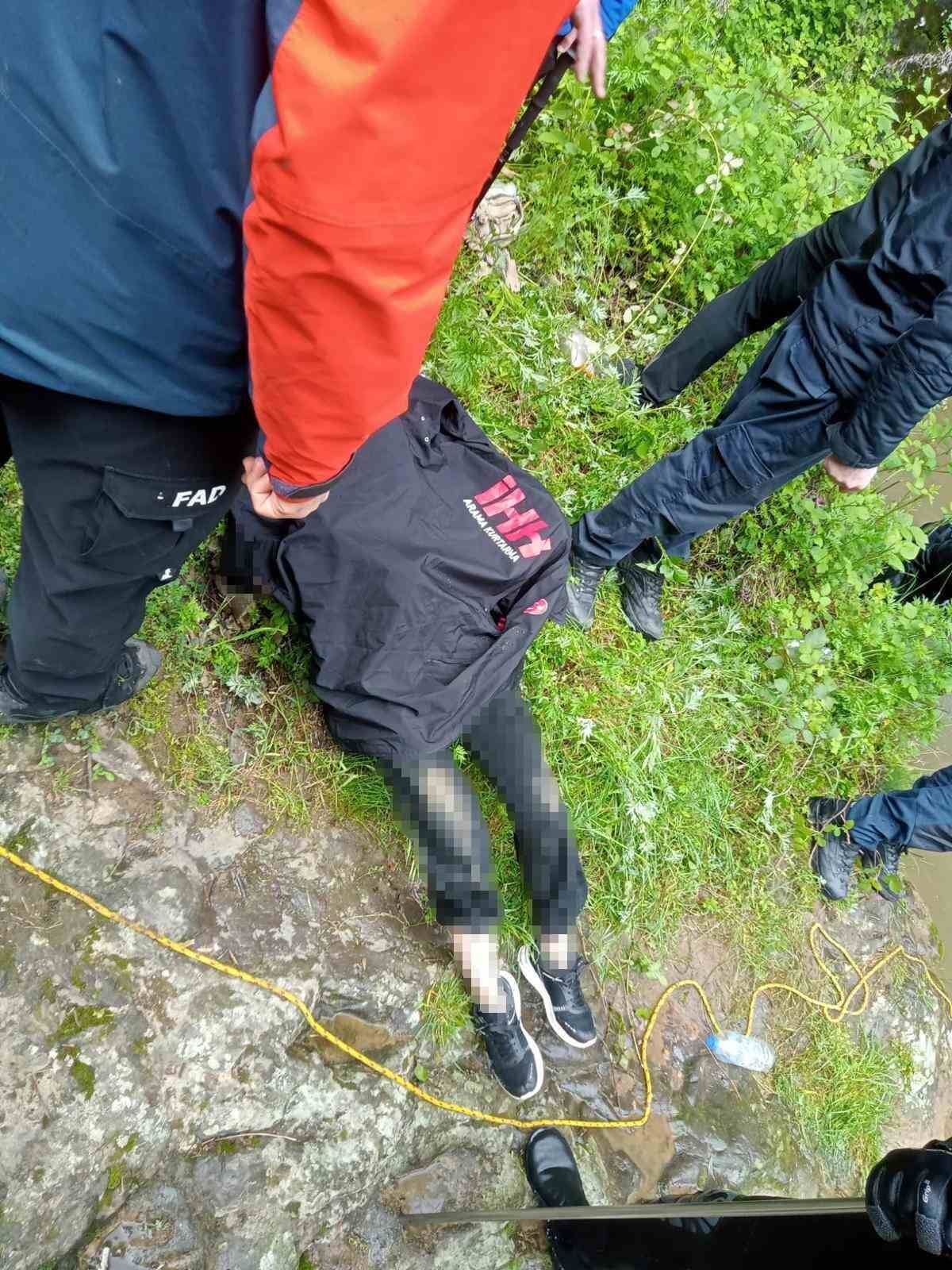 Ulubey Belediyesi’nde silindir operatörü olan evli ve 2 çocuk babası Süleyman Erdoğan’ı arama çalışmaları sürüyor.