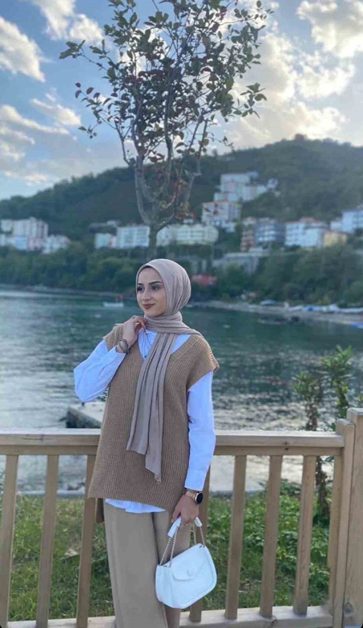 Gizem Sinanoğlu, Kastamonu Taşköprü nüfusuna kayıtlı, Ulubey Meslek Yüksekokulu’nda laborant ve veteriner sağlık bölümü 2’nci sınıf öğrencisiydi.