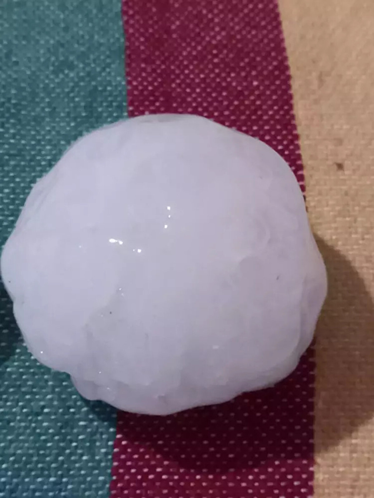 Kulp ilçesinde etkili olan sağanak, hayatı olumsuz etkiledi. 