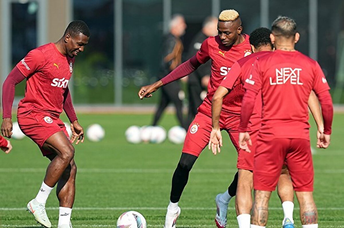 İÇ SAHADA 15 MAÇLIK SERİ | Sarı-kırmızılı ekip, sahasındaki son 15 lig maçında mağlup olmadı. Son olarak geçen sezonun 37. haftasındaki Fenerbahçe derbisinde rakibine 1-0 kaybeden "Cimbom", bu sezon RAMS Park'ta çıktığı 15 lig maçında yenilmedi. Galatasaray, söz konusu 15 maçta 12 galibiyet ve 3 beraberlik yaşadı.