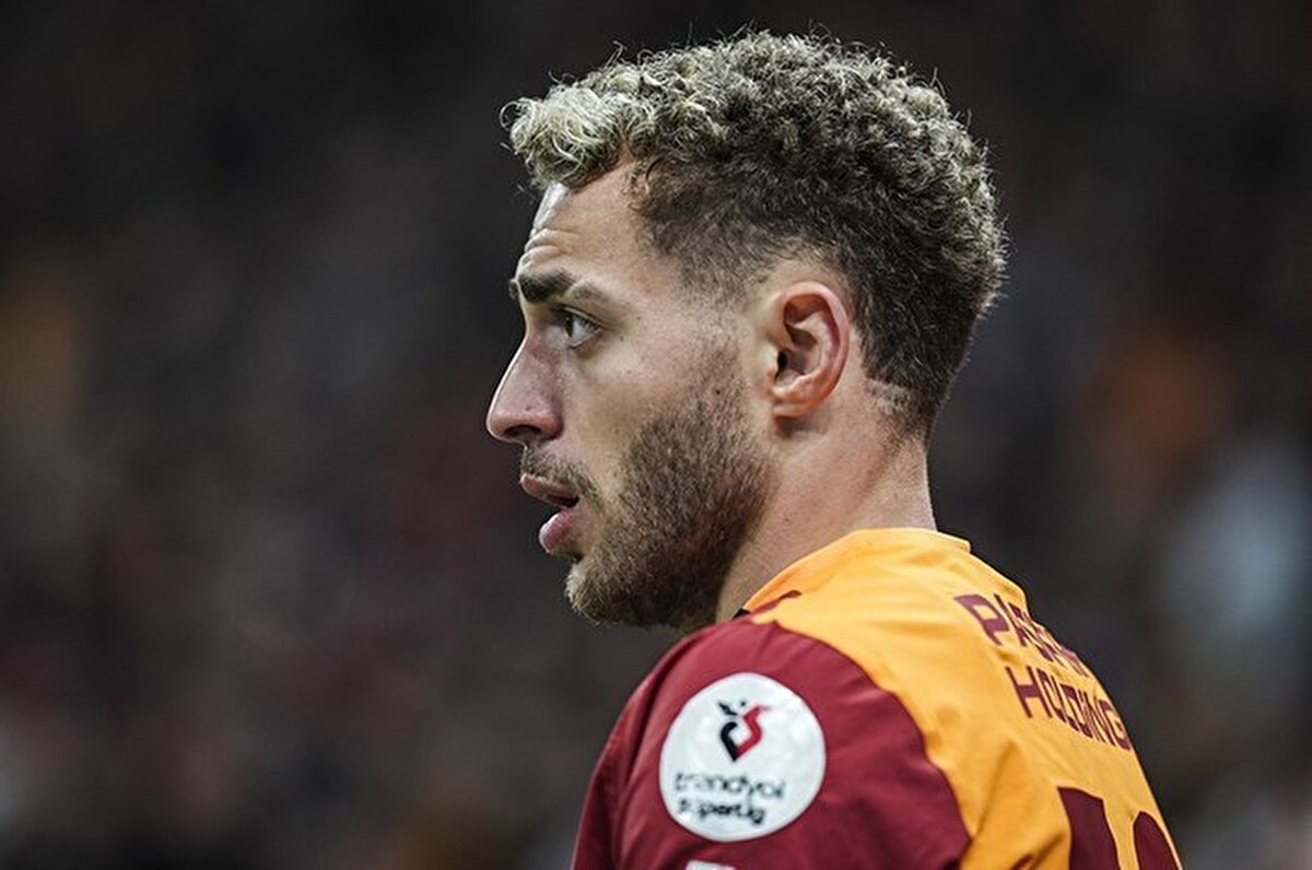 BARIŞ ALPER YILMAZ DÖNÜYOR | Cezası nedeniyle son 2 maçta forma giyemeyen Barış Alper Yılmaz, Sivasspor müsabakasıyla formasına kavuşacak. Barış Alper, kırmızı kart cezası nedeniyle TÜMOSAN Konyaspor ile yapılan Ziraat Türkiye Kupası yarı final karşılaşması ve ikas Eyüpspor ile oynanan Süper Lig maçlarında forma giyemedi. Galatasaray'ın son 2 resmi müsabakasını kaçıran 24 yaşındaki yıldız futbolcu, teknik direktör Okan Buruk'un görev vermesi durumunda yarınki Sivasspor maçında mücadele edebilecek.