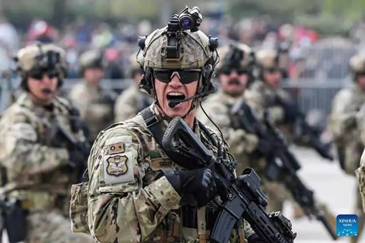 3) ŞİLİ<br><br> <br><br>Gönüllü askerlik sistemi.<br><br>