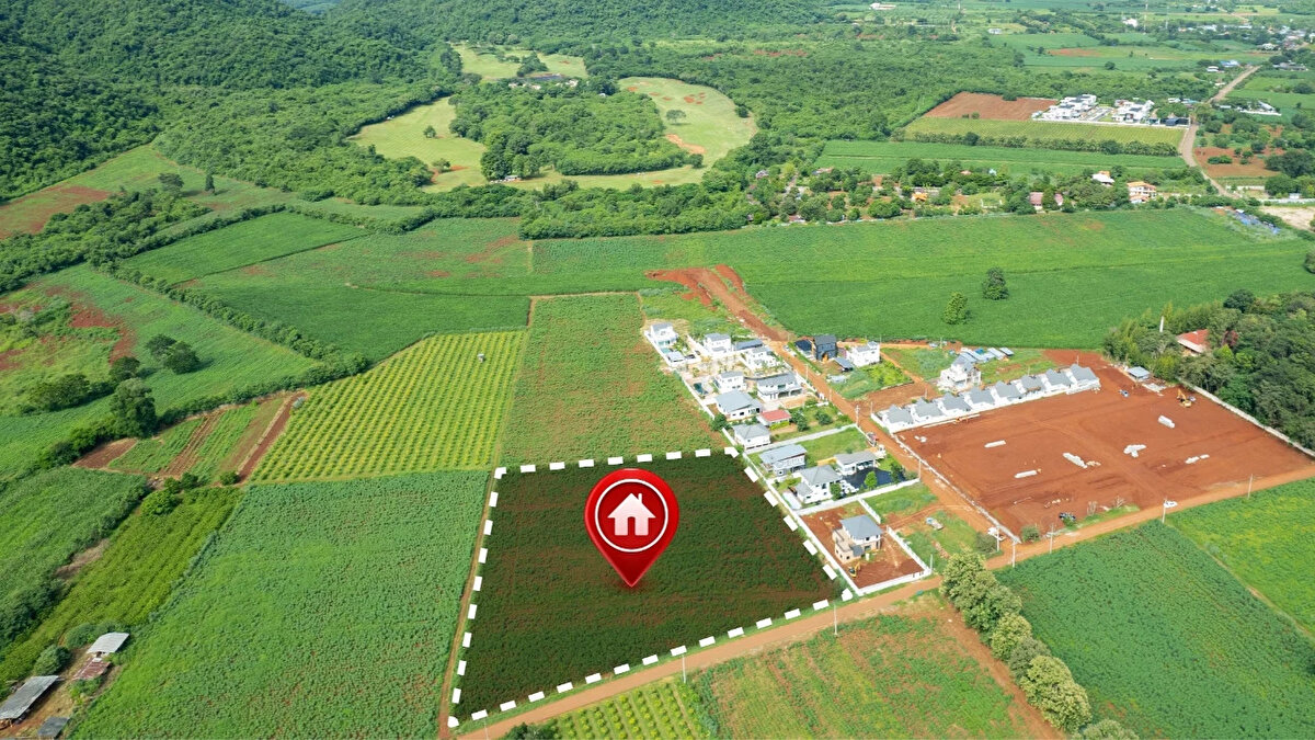 Bu gösterge rakamları şehir merkezlerinde ağırlıklı olarak 3 kat, diğer yerlerde 2-2,5 kat olarak uygulanıyor. Örnek vermek gerekirse İstanbul’un Maltepe, Ankara’nın Keçiören ilçesinde daire alan bir kişi, tapu harcının yanı sıra evin fiyatı ne olursa üzerine bir de 5 bin 323 lira döner sermaye bedeli ödemek zorunda olacak.