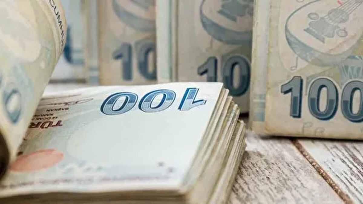 Aynı kararla gayrimenkul satın alan yabancıların ödeyeceği döner sermaye bedeline ise yüzde 200 zam yapıldı. Böylece yıl başında yapılan yüzde 44 zamla 3 bin 851 liradan 5 bin 543 liraya çıkarılan döner sermaye bedeli yabancılar için 1 Mayıs zammıyla 16 bin 629 liraya çıktı.