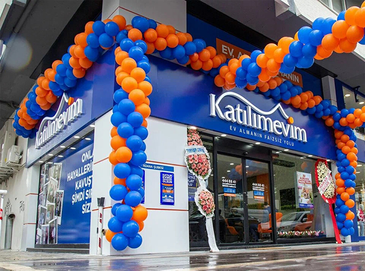 En çok değer kazanan 3 hisse<br>BIST 100 endeksine dahil hisseler içinde hafta boyunca değer kazanan hisselerde başı yüzde 16,53 ile Katılım Evim (KTLEV) çekerken, ardından yüzde 10,51 ile Ral Yatırım Holding (RALYH) ve yüzde 7,34 ile Batısöke Çimento (BSOKE) geldi.