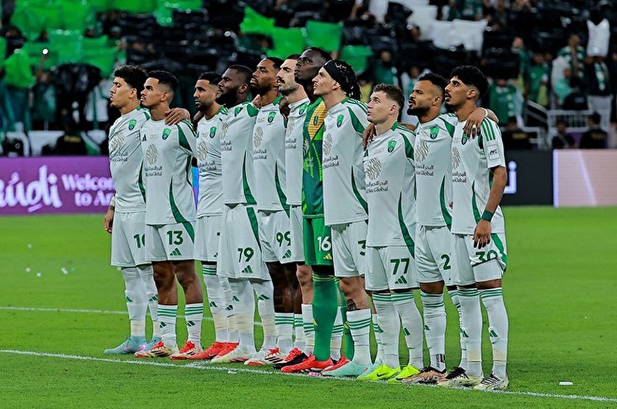 Ah Ahli forması giyen milli futbolcu Merih Demiral, Asya Şampiyonlar Ligi şampiyonluğu yaşayan ilk Türk futbolcu oldu.