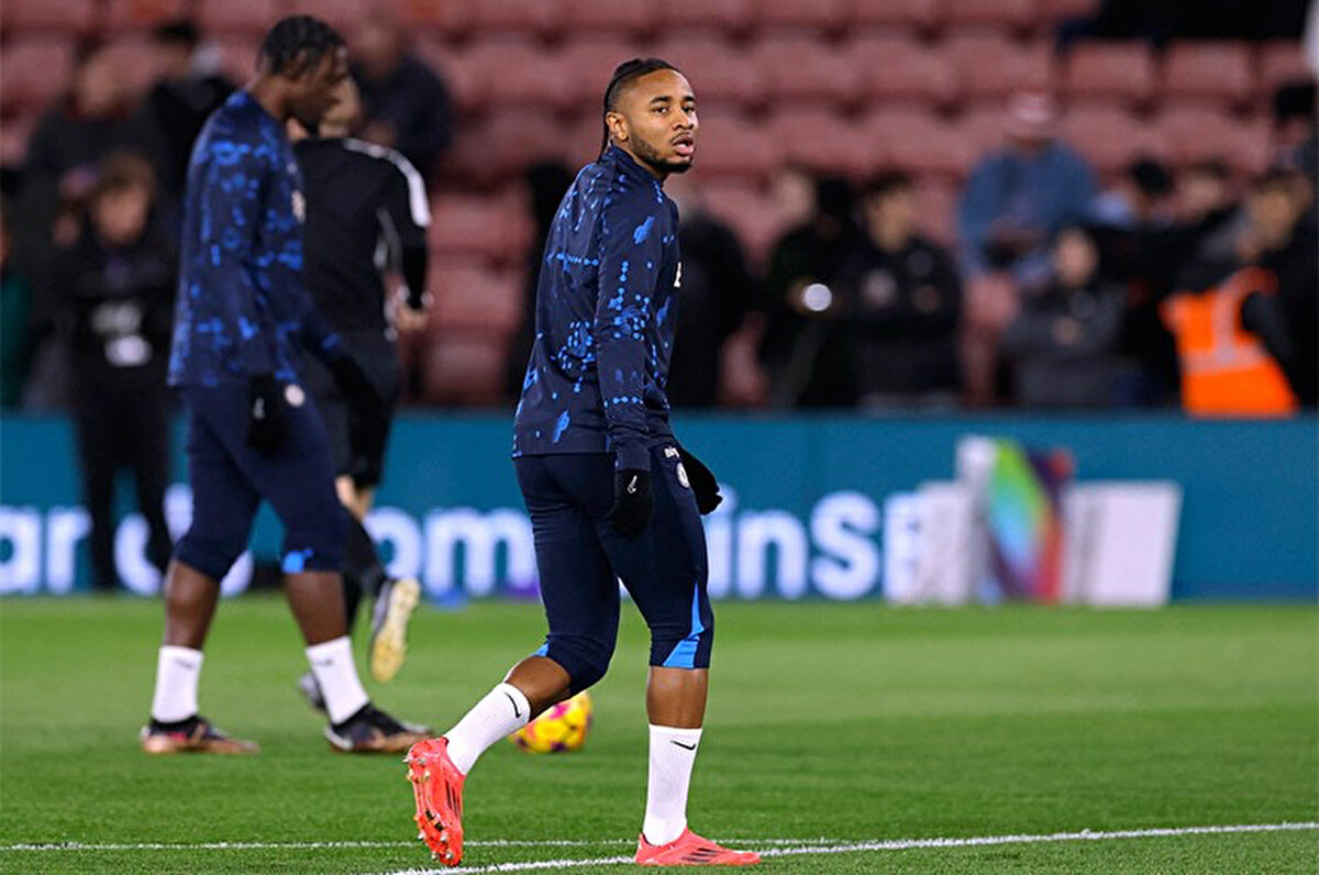 Fanatik'te yer alan habere göre, hücumun her bölgesinde oynayabilen Fransız futbolcunun talipleri arasında Fenerbahçe'de var.<br>