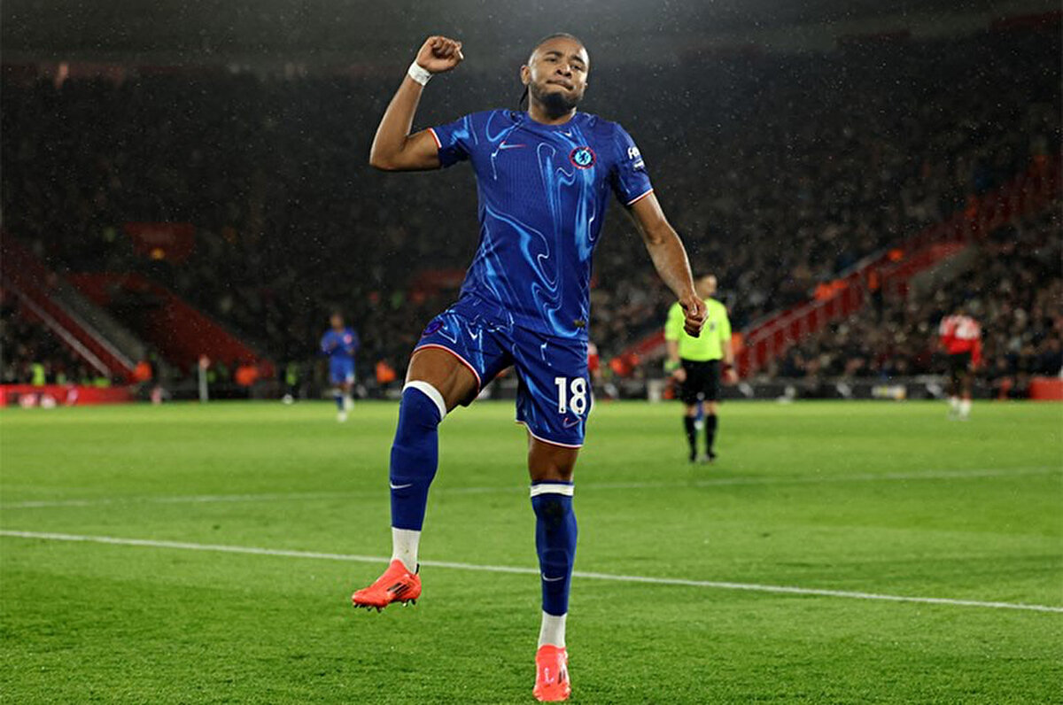 Sarı-lacivertlilerin de sezon sonunda Nkunku'ya teklif yapmasının beklendiği vurgulandı.<br>