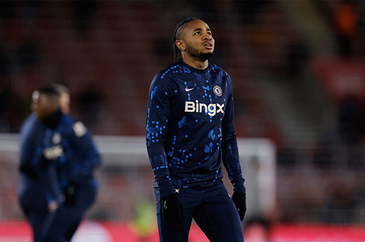 Transferin gerçekleşmesi durumunda hücumun her bölgesinde forma giyebilen Nkunku'nun Mourinho'nun yeni jokeri olacağı ifade edildi.<br>