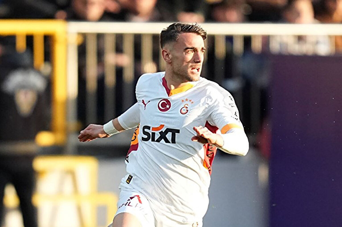 Mevcut mukavelesinde 11 milyon Euro'luk bir serbest kalma maddesi bulunan 24 yaşındaki futbolcuyu kadroda tutmak isteyen yönetim, Yunus Akgün'ün 17.2 milyon TL garanti ücretine yüksek oranda bir zam yapmayı planlıyor.<br>