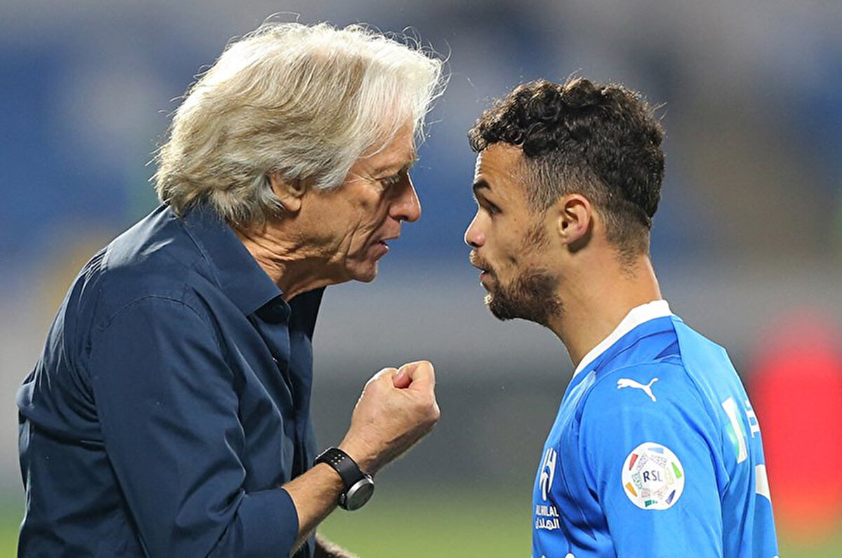 Deneyimi teknik direktörün adı bir süredir Brezilya Milli Takımı ile anılıyordu. Jesus'un Suudi Arabistan ekibinden ayrılmasıyla birlikte Brezilya için önünde bir engel kalmadı.<br>