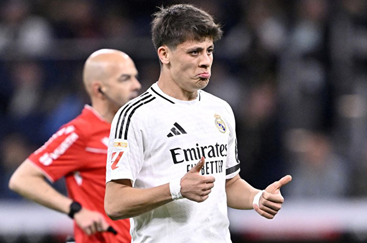 Geçtiğimiz günlerde 50. maçına çıkan milli futbolcunun şu ana kadar Fenerbahçe'ye sadece bonuslardan 3 milyona civarında para kazandırdığı belirtildi.<br>