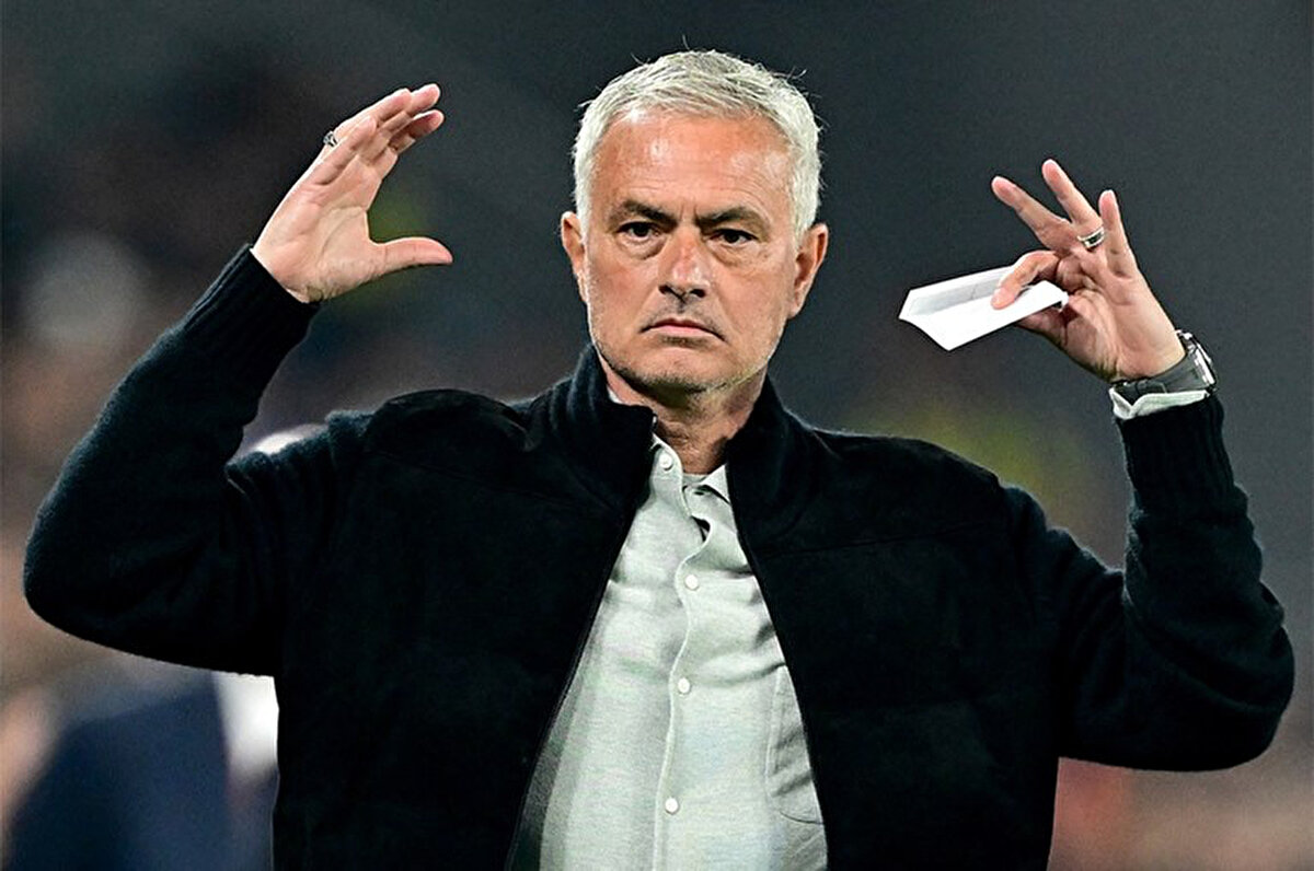 Portekiz futbolunda taşları yerinden oynatacak bu gelişme için federasyonun şimdiden Jose Mourinho cephesiyle temas kurmaya başladığı ileri sürüldü. <br>