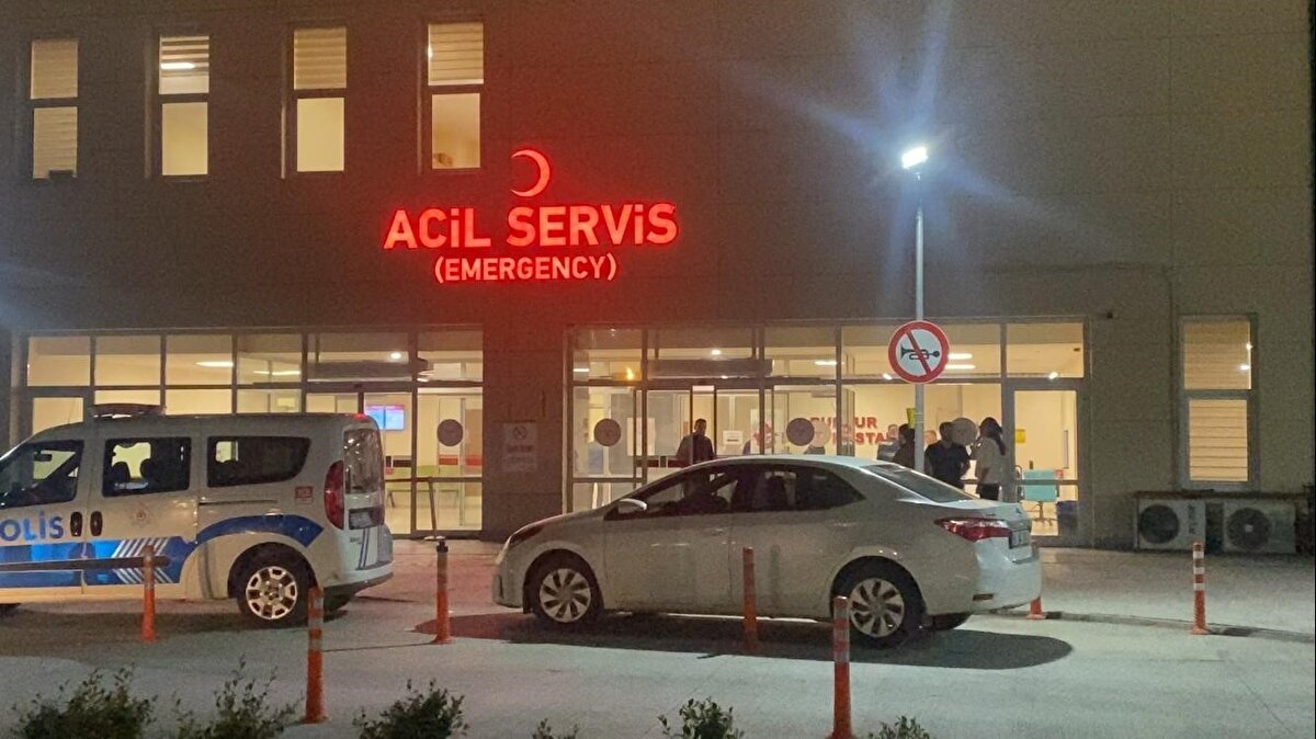 Restorandakilerin durumu 112 Acil Çağrı Merkezi’ne bildirmesi üzerine olay yerine sağlık ve jandarma ekipleri sevk edildi. Olay yerine gelen sağlık ekiplerinin ilk müdahalesinin ardından önce Tefenni Devlet Hastanesi’ne buradan da Burdur Devlet Hastanesi’ne sevk edildi.