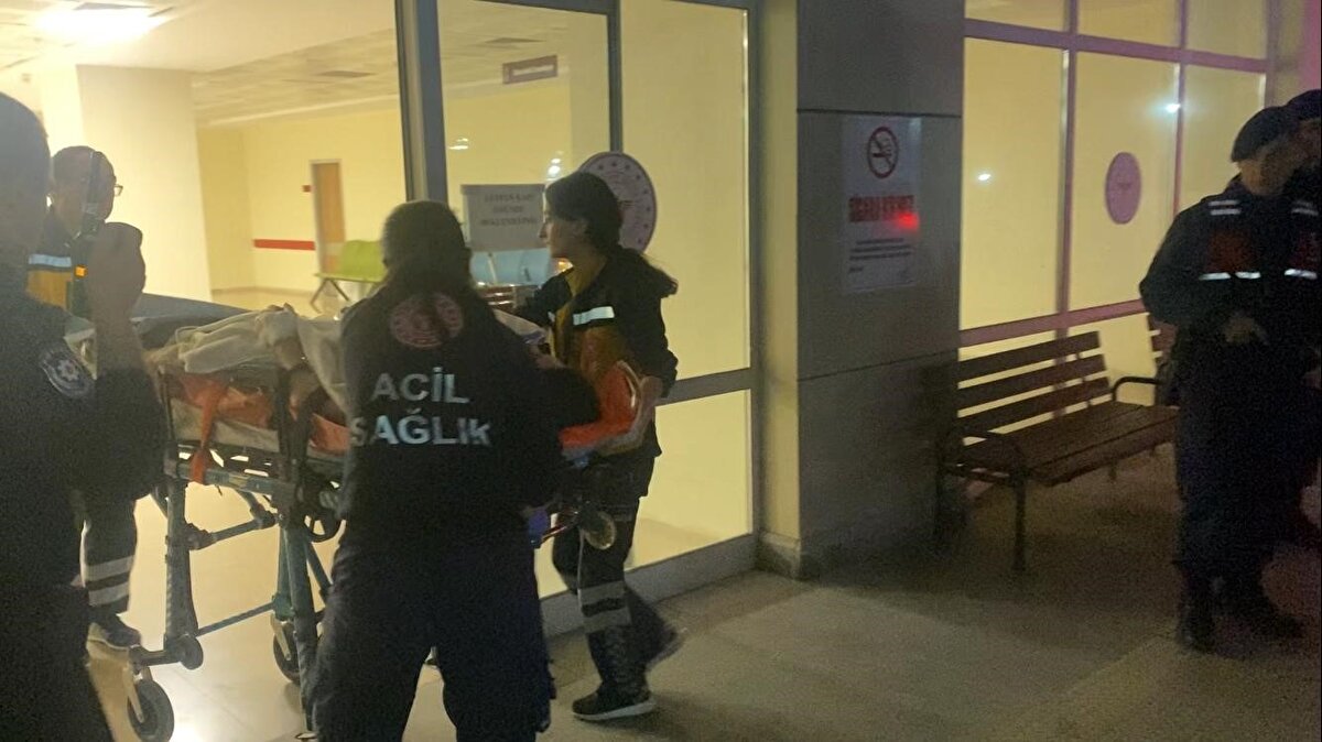 Ambulans hastaneye giriş yapınca ekipler normale dönerken hastanede güvenlik önlemleri arttırıldı. Sinan D.’yi ise arama çalışmaları sürüyor.
