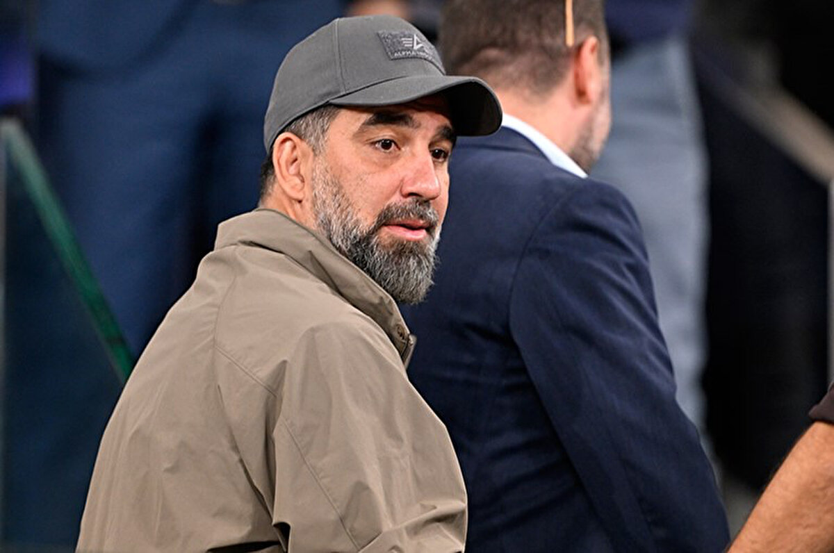 Habere göre Arda Turan ile Ukrayna ekibinin yetkilileri Londra'da bir araya geldi ve resmi görüşme yapıldı.<br>