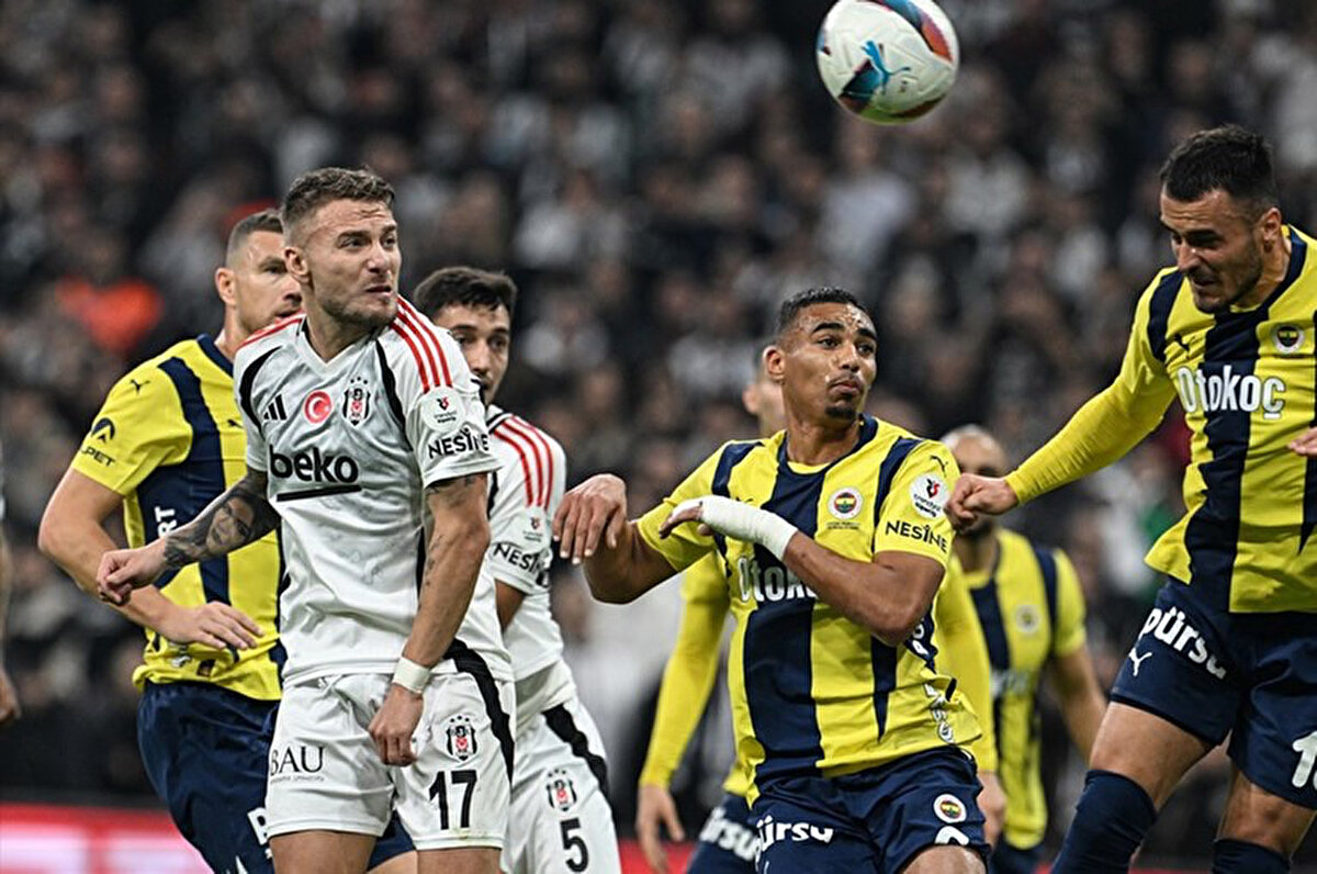 Fenerbahçe-Beşiktaş derbisi için son olarak skor tahmini yapan Josef de Souza, "Ben iki takım için oldukça zor bir maç olacağını ve iki tarafın da zorlanacağını düşünüyorum. Bence bu derbi 2-2 bitecek. Beşiktaş böyle maçlarda reaksiyon gösteriyor" diyerek sözlerini noktaladı.<br>