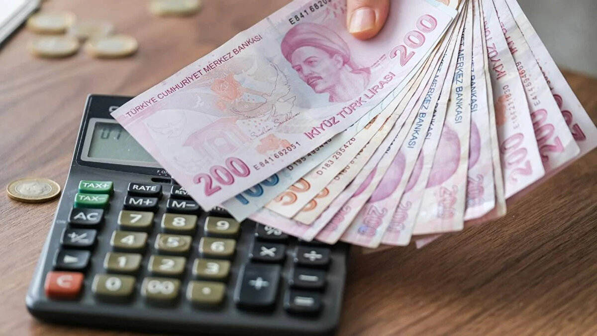 Düzenli kontrol uyarısı<br><br>SGK, vatandaşlara e-Devlet üzerinden “Hizmet Dökümü” sorgulaması yapmalarını ve sigorta girişlerinin gerçekten aktif bir işyerinden bildirilip bildirilmediğini kontrol etmelerini önerdi. Şüpheli bir durumla karşılaşanların zaman kaybetmeden SGK’ya başvurmaları istendi.