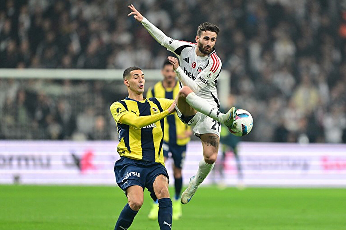 Fenerbahçe - Beşiktaş karşılaşması hangi kanalda<br><br>4 Mayıs Pazar günü Ülker Stadı'nda saat 19.00'da başlayacak müsabakayı, hakem Yasin Kol yönetecek. Fenerbahçe - Beşiktaş maçını beIN Sports canlı yayınlayacak.