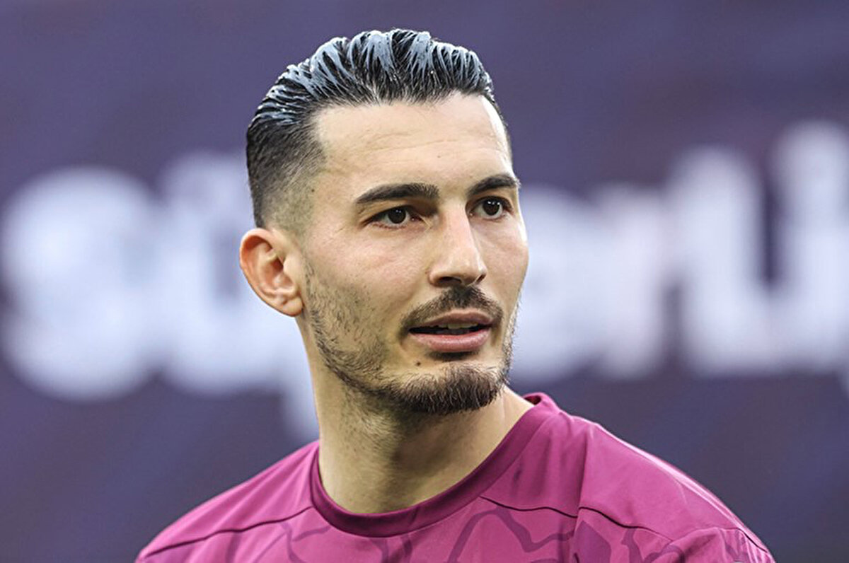 İki futbolcunun sağlık durumuna dair açıklama yapılırken, Uğurcan Çakır’ın yapılan muayene ve MR görüntülemesi sonucunda sol kalça kasında yaralanma tespit edildiği bildirildi.<br>