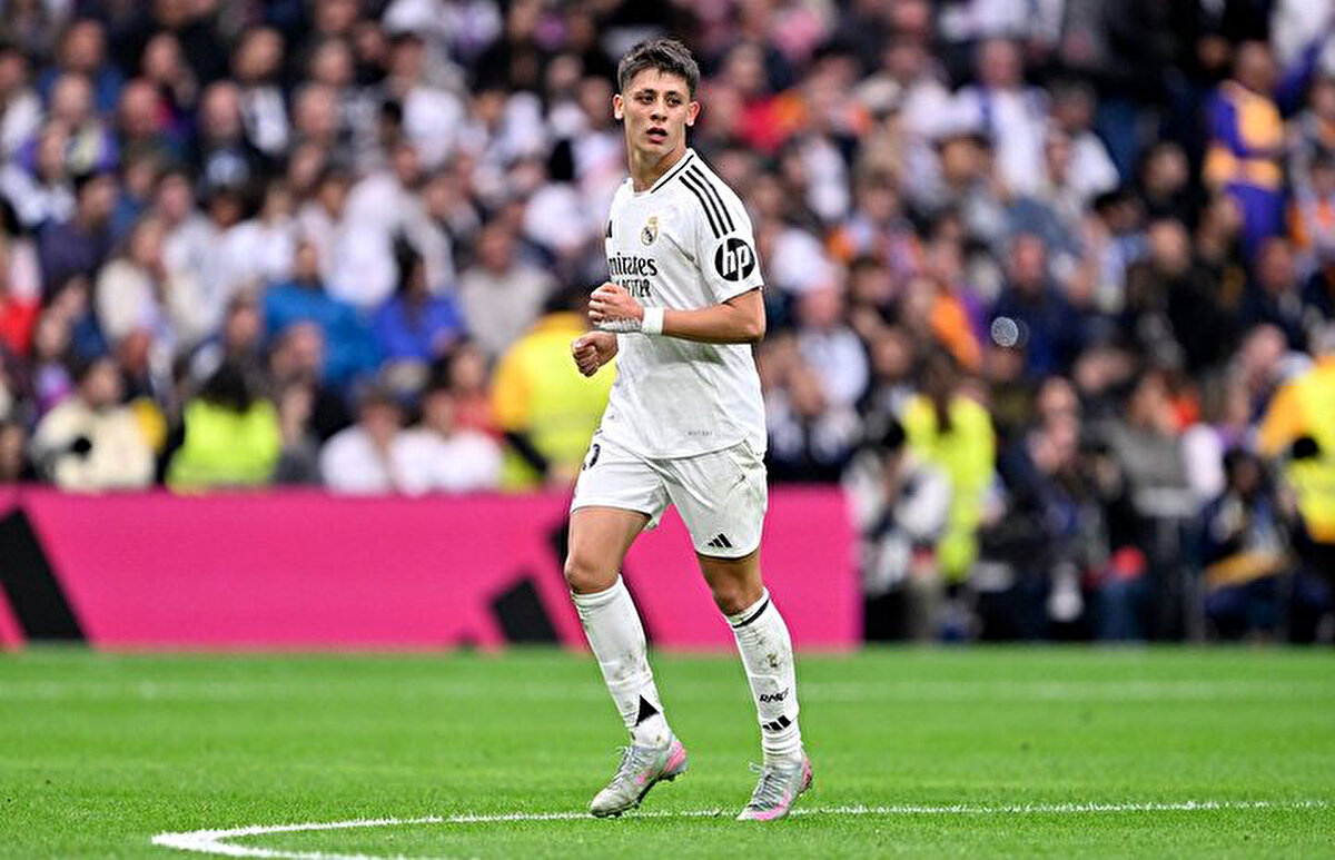 Real Madrid'de milli futbolcumuz Arda Güler, La Liga'nın 34. haftasında oynanan Celta Vigo maçına ilk 11'de başladı.<br>