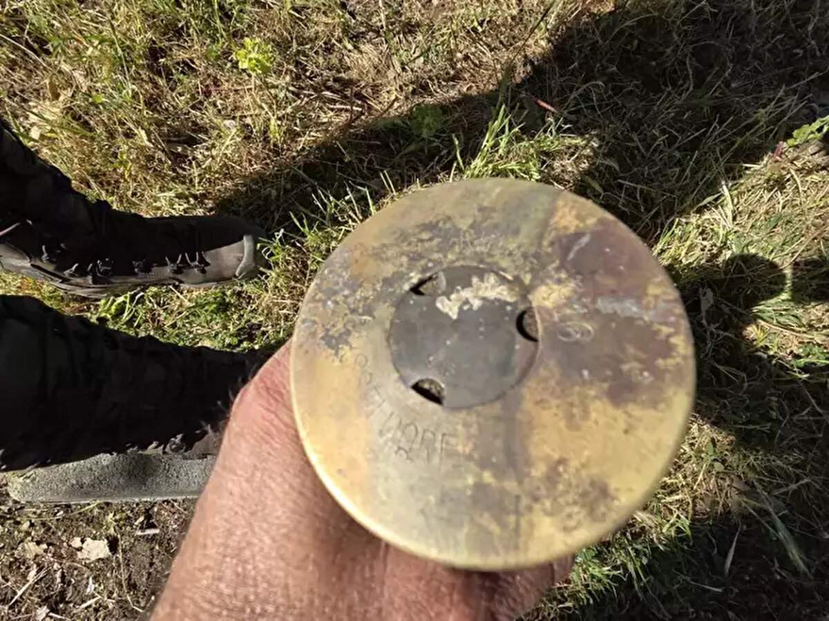 İhbar üzerine bölgeye gelen polis ekipleri, cismin Alman yapımı 1916 yılı üretimi patlamamış top mermisi olduğunu belirledi.