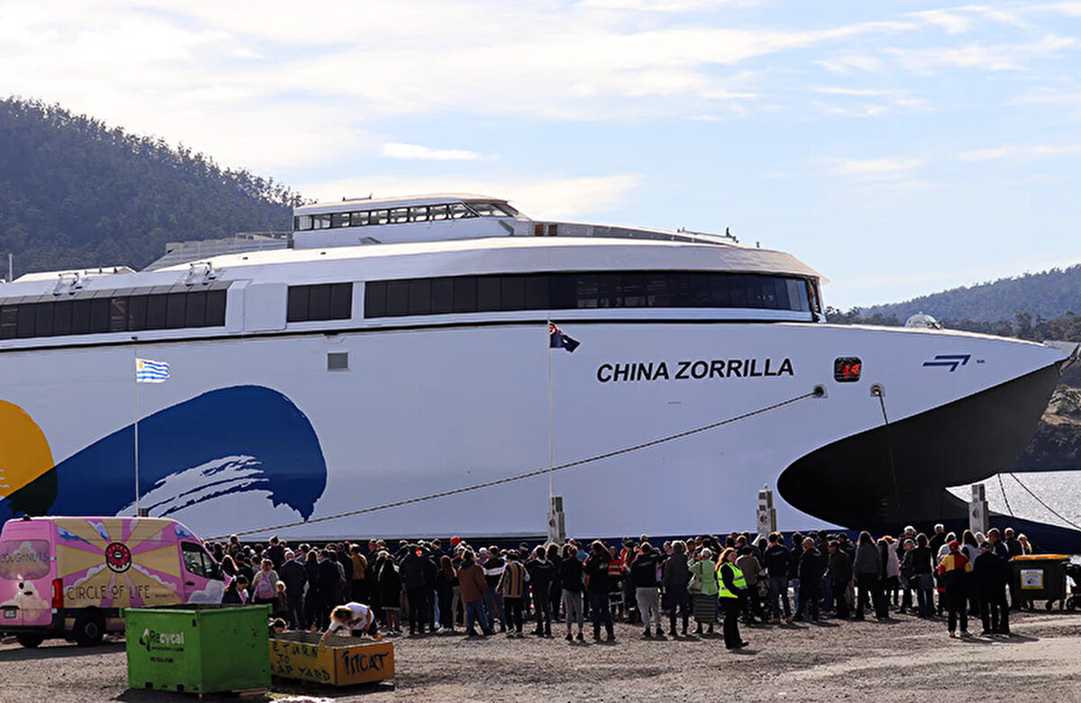 130 metre uzunluğundaki bu devasa elektrikli feribot, yakında Güney Amerika sularında hizmete girmeye hazırlanıyor.