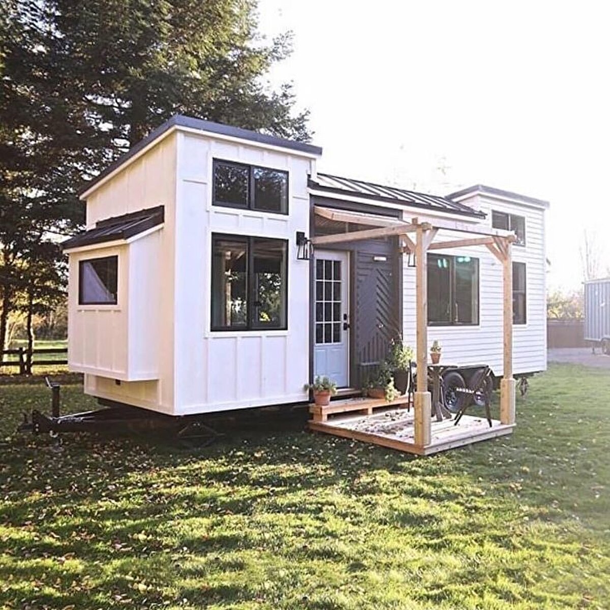 "Talep her geçen gün artıyor"<br><br>Gayrimenkul uzmanı Şenay Araç, "1000 metrekare bir arsayı en düşük 5 ile 6 bin (milyon) arası alabilirsiniz. Özellikle Çatalca, Edirne ve Kırklareli bölgesinde yoğun talep yaşanıyor şu anda" dedi.