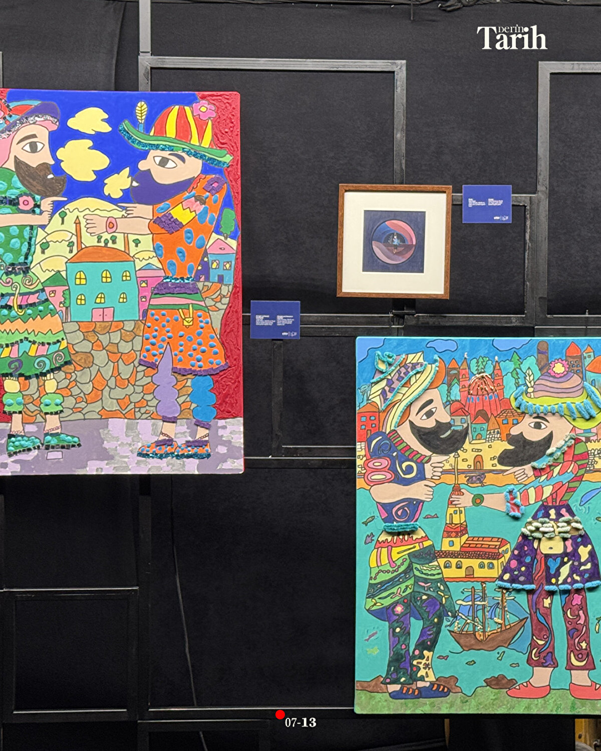 Her sanatçının beslendiği kültürün ışığı altında evrensel olanı yorumlayabildiğine işaret eden Ömeroğlu, sanatta evrensel olabilmenin yerel olmaktan geçtiğini ifade etti.