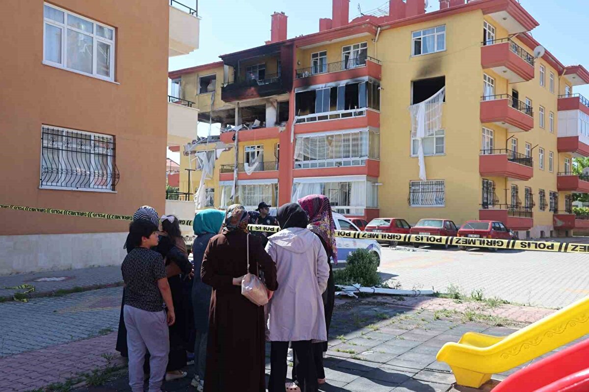 Olay, saat 01.40 sıralarında merkez Karatay ilçesi Gaziosmanpaşa Mahallesi Menzil Caddesi üzerinde bulunan bir apartmanda meydana geldi. Edinilen bilgiye göre, 4 katlı apartmanın 3. katında patlama meydana geldi. 