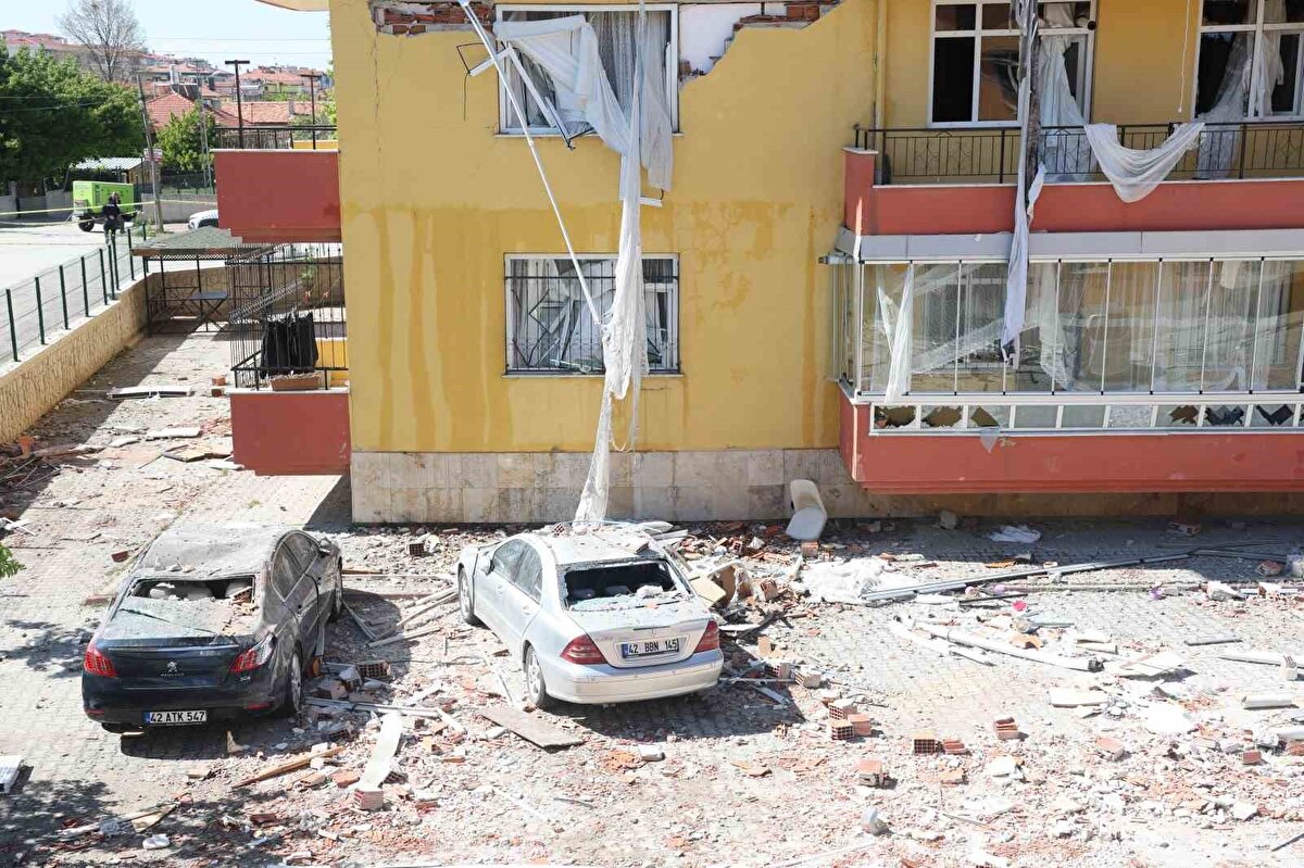 Konya Cumhuriyet Başsavcısı Halil İnal, nöbetçi Cumhuriyet Savcısı ve görevlendirilen uzman bilirkişi heyetinin olay yerinde birlikte detaylı inceleme yaptığı, olayla ilgili olarak soruşturmanın tüm yönleriyle titizlikle yürütülmekte olduğu kaydedildi.