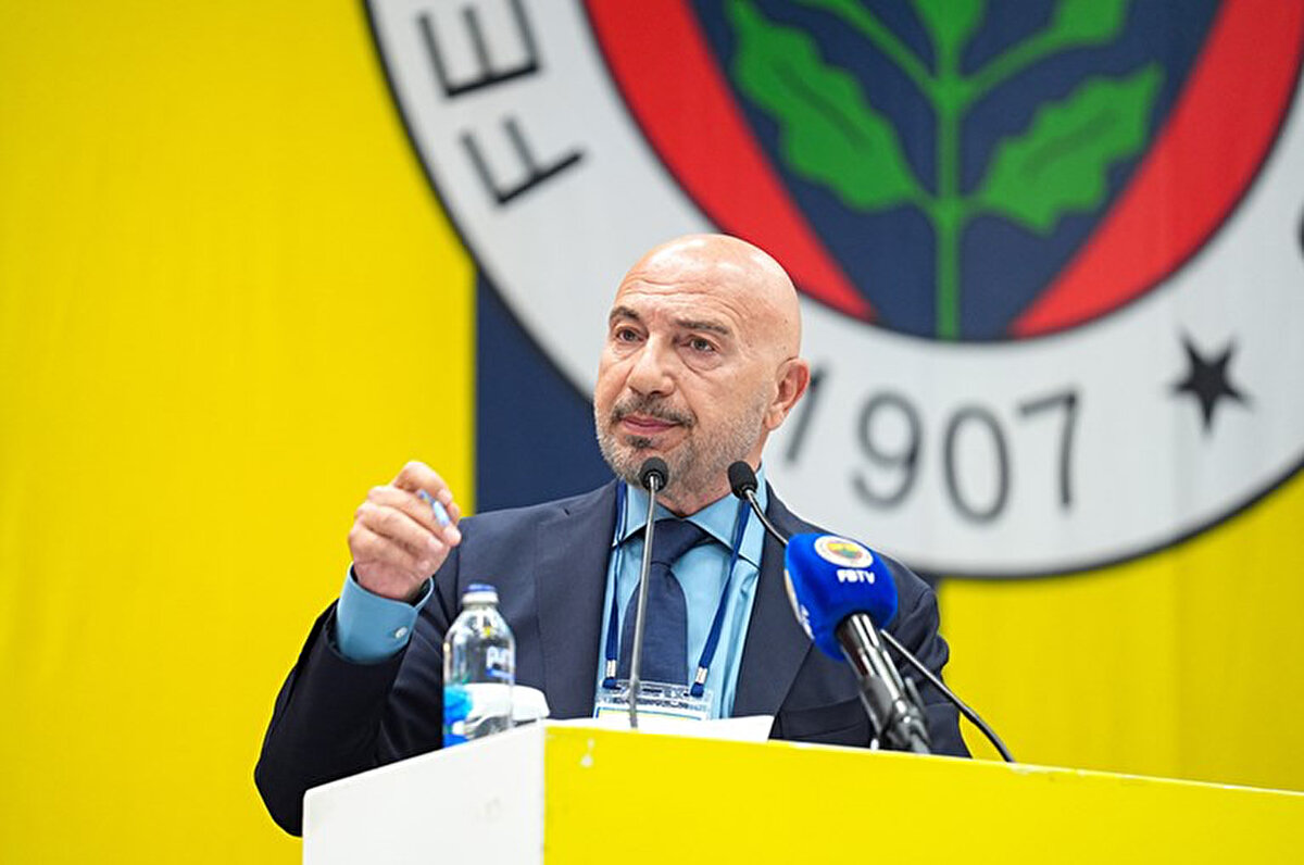 "Değerli Fenerbahçeliler, Yüksek Divan Kurulu toplantısındaki çağrımı bir kez daha, bu kez daha yüksek sesle yineliyorum:<br>