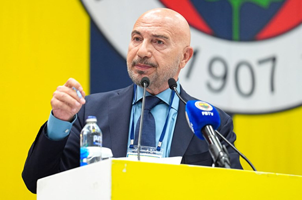 Buradan yönetime çağrım şudur: Zaten ziyadesiyle yorulmuş olan taraftarımızı daha fazla yormamak adına, bu demokratik mekanizmayı mecbur kalmaksızın Fenerbahçe’ye yakışır şekilde işletmeli ve vakit kaybetmeden olağanüstü kongre kararı alarak o kapıları gerçekten açmalıdır.<br>