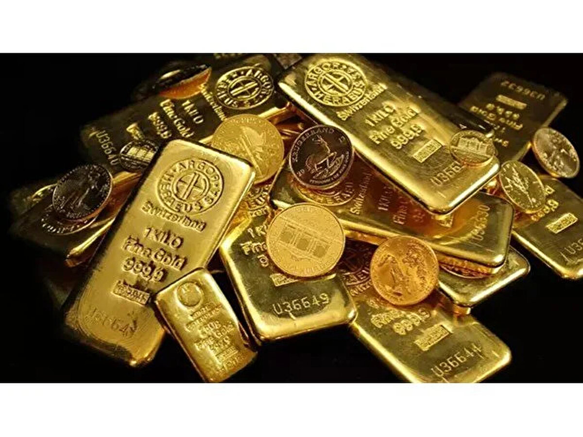 Altın yatırımcıları bir süredir düşüş eğiliminde olan grafiklerden uzaklaşmaya başlıyor. Küresel ekonomik belirsizlikler, ticaret savaşlarının etkileri, ABD Başkanı Donald Trump'ın jeopolitik söylemleri gibi birçok etken altın üzerinde karmaşaya neden oluyordu.