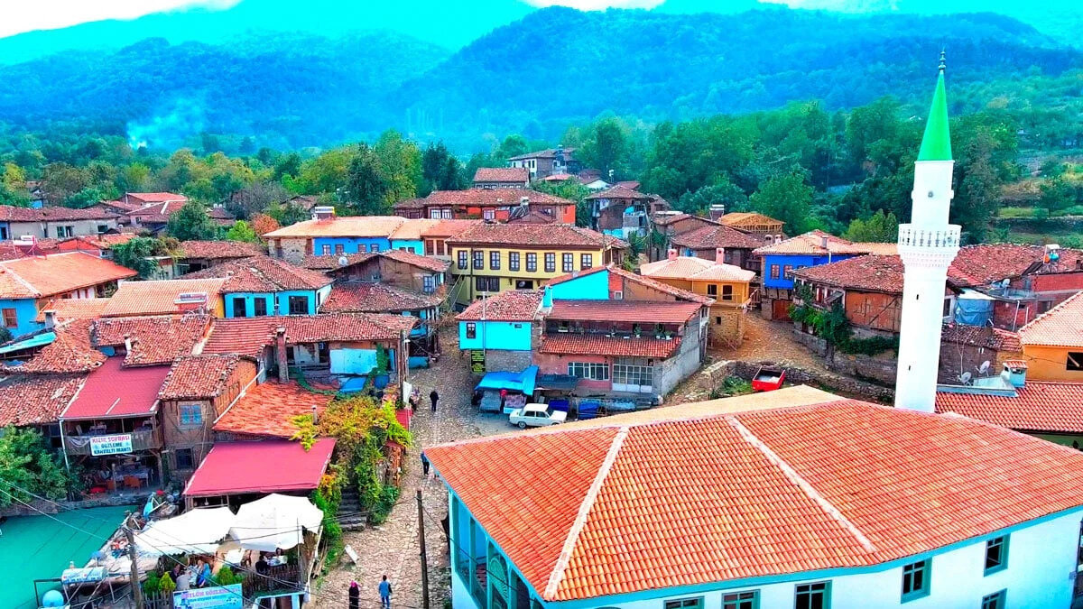 Özellikle emekli ve dar gelirli vatandaşlar için Kırklareli, güvenlik açısından ilk sıralarda yer alamaya başladı. İstanbul'a ise sadece 3 saat olması da ayrı bir avantaj sağlıyor.