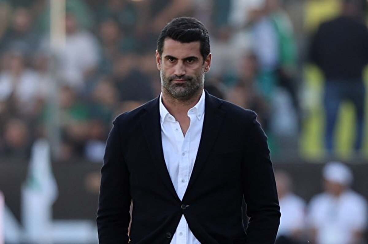 "Fenerbahçe'yi, Fenerbahçelilerin yönetmesi lazım. Sergen Yalçın ya da Abdullah Avcı, Fenerbahçe'ye olmaz. Fenerbahçeli değiller. Ben kendim hakkında bir şey söylemek istemiyorum. Şu an birinci konu Mourinho'nun istifa etmesi olması lazım."