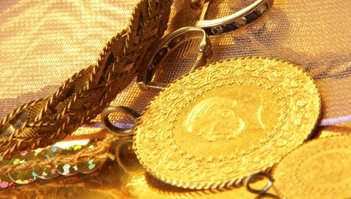 Spot altın bu yıl şimdiye kadar yüzde 26'nın üzerinde değer kazandı ve nisan ayında jeopolitik belirsizlik ve altın destekli borsa yatırım fonlarına artan akışların da yardımıyla ons başına 3.500 dolar ile rekor seviyeye ulaştı. Gümüş fiyatları şu anda ons başına 32,4 dolardan işlem görüyor ve 2025 yılında şu ana kadar yüzde 12 artış gösterdi.