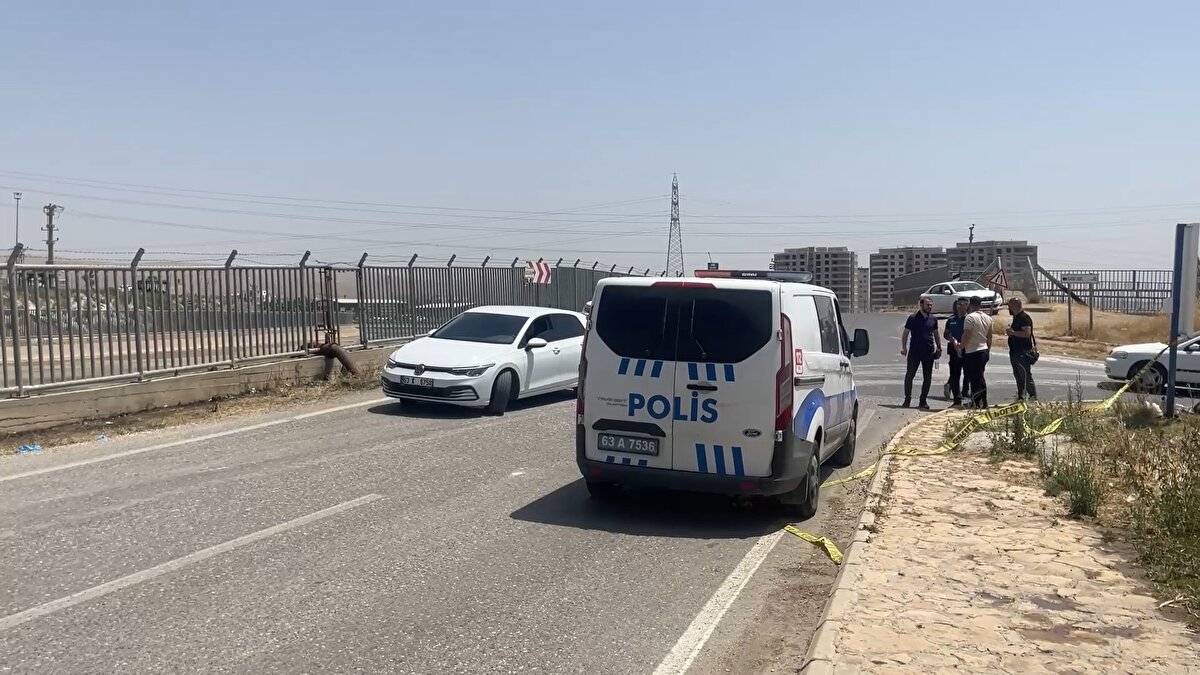 Şanlıurfa Valisi Hasan Şıldak, sosyal medya hesabından yaptığı açıklamada, "Her yıl çok sayıda çocuğumuzu sulama kanallarında ve baraj göllerinde boğularak kaybediyoruz. Maalesef bugün iki çocuğumuzu daha kaybettik. Sulama kanalları, baraj gölleri ve göletler yüzmek, oynamak veya başka bir amaçla girmek için uygun yerler değildir. Buralara girilmesi son derece tehlikeli olduğu için valilik kararıyla yasaklanmıştır. Kıymetli vatandaşlarımız, lütfen çocuklarınızın tehlikeli ve yasak olan su kanalları, baraj gölleri ve göletlere girmesine, yaklaşmasına ve buralarda oynamasına izin vermeyin. Bu bölgelere yaklaştığınızda çocuklarınızı kesinlikle gözetiminiz altında bulundurun. Hayat kaynağı olan suyun hayatları karartmamasına fırsat vermeyin" dedi.