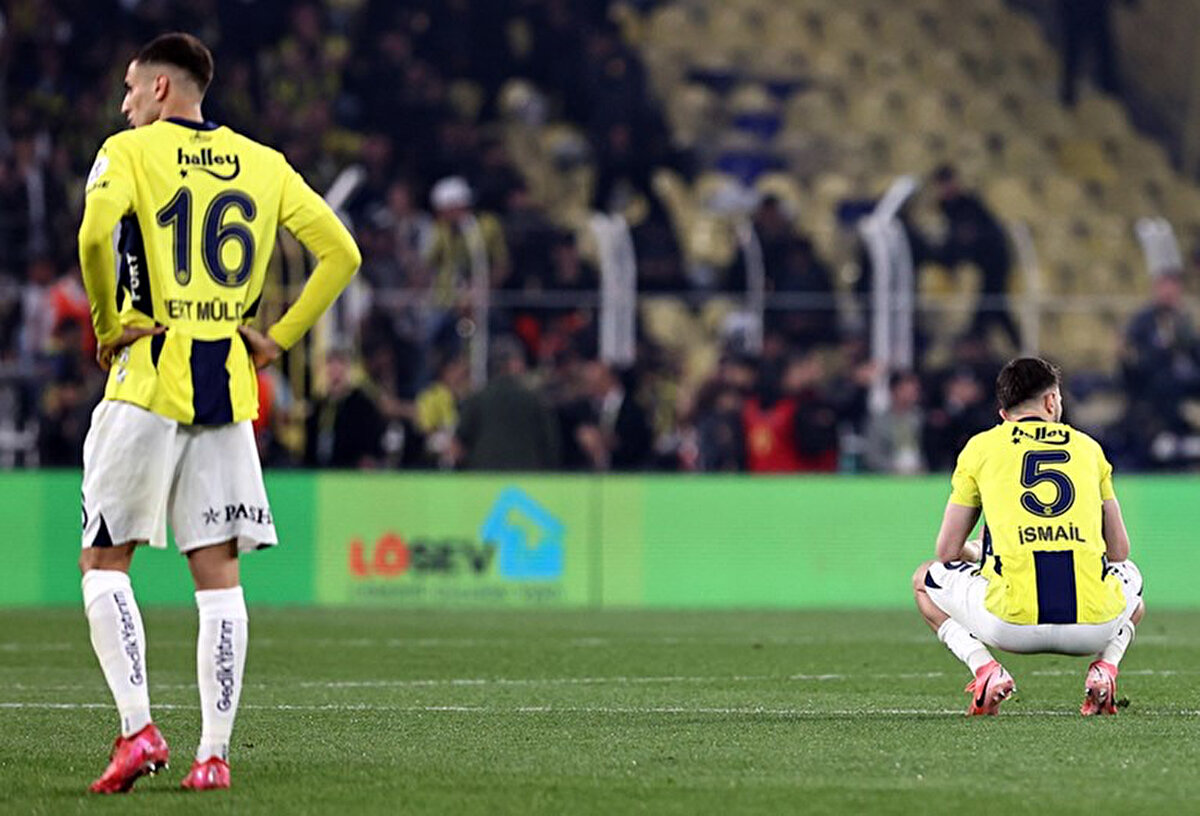 İspanyol basınından Marca ise şu ifadeleri kullandı, "Mourinho'nun Fenerbahçe'si rayından çıktı, Galatasaray Türkiye Ligi şampiyonluğuna yaklaştı."<br>