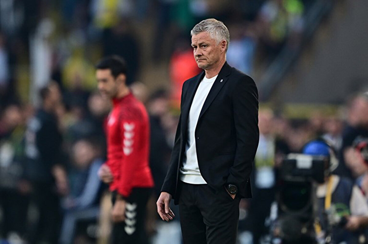 BBC ise Beşiktaş Teknik Direktörü Ole Gunnar Solskjaer'e vurgu yaparken maça ilişkin "Geminin kaptanı" başlığı kullanıldı. Haberde ayrıca, "Jose Mourinho'nun Türkiye'deki ilk sezonunu lig şampiyonu olarak tamamlama umudunu neredeyse tamamen sona erdi. Şu anda Galatasaray'ın 8 puan gerisindeler ve 4 maç kala Mourinho şampiyonluğun başka yere gideceğini biliyor." ifadeleri kullanıldı.<br>