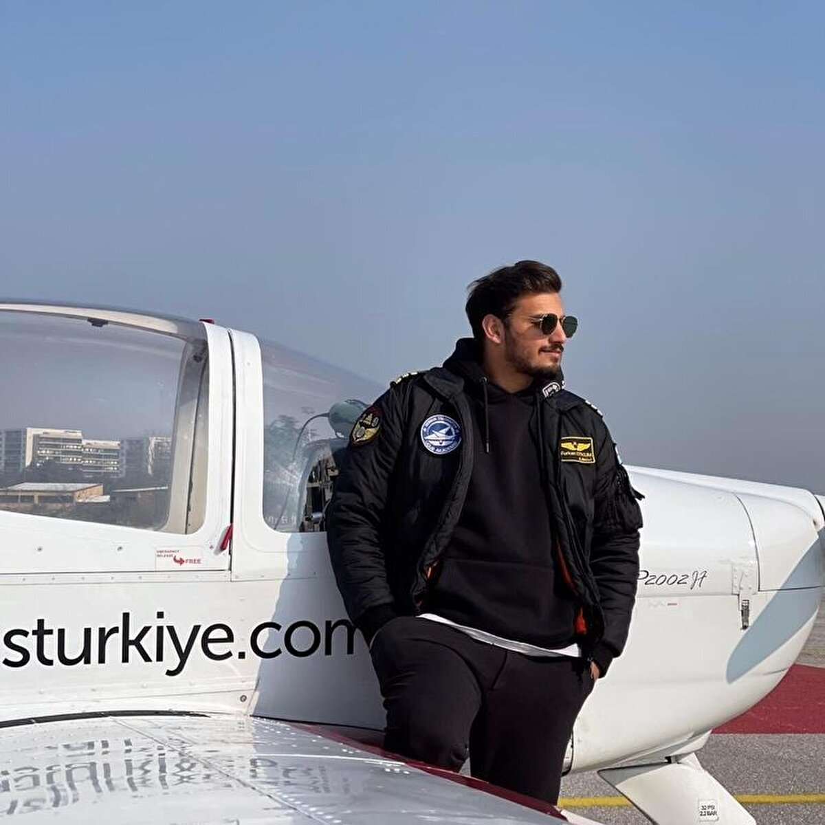 Şirket sahibi ile ölen pilotlar asli kusurlu sayıldı<br><br>Ölen pilotların yakınları, uçak bakımları konusunda eksiklikler olduğunu öne sürerek, sanıklardan şikayetçi olduklarını belirtirken, dosyaya gelen bilirkişi raporunda, şirket sahibi Fevzi A. ile pilotlar Murat Avşar ve Furkan Otkum asli kusurlu, BURULAŞ yetkilisi Cüneyt A. ile uçağın teknik ve bakım işlerini yapan Mustafa K.'nin tali kusurlu olduğu belirtildi. Rapordaki kaza tutanağında, kazanın oluşumunda şirket ve bakım teknisyenine ihmal ve kusur yönünden yapılan tespitte, eğitmen pilot Furkan Otkum'un sigortasız çalıştırıldığı, uçuş kayıt defterinin tutulmadığı, motordaki hava karışımının sadece fakir veya sadece zengin olması nedeniyle motorun performansını düşürdüğü gibi, yaklaşık 20 maddede ihmal ve kusur olduğu yer aldı.