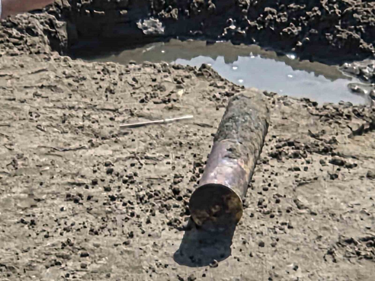 İznik Gölü Orhangazi sahilinde bir top mermisi daha bulundu. Geçtiğimiz cumartesi günü İznik Gölü Orhangazi sahilindeki iskele bölgesinde oyun oynarken bir çocuk tarafından bulunan ve bomba imha ekipleri tarafından fünye ile patlatılan top mermisinin ardından bugün yine aynı bölgede bir top mermisi daha bulundu.