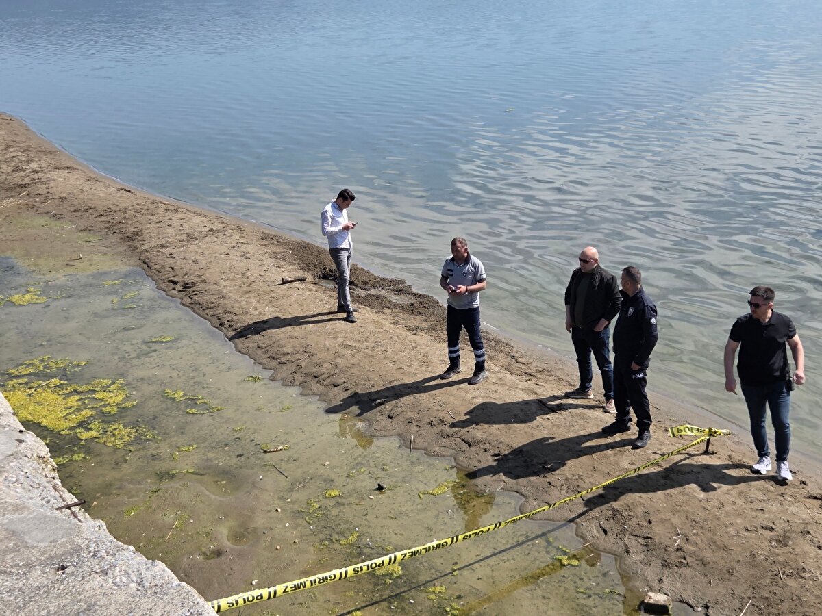 Olay yerine gelen polis ekipleri iskele bölgesine şerit çekerek güvenlik önlemi aldı.